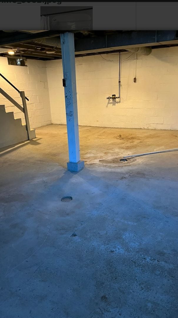 Building Photo - Three Bedroom Single Family House