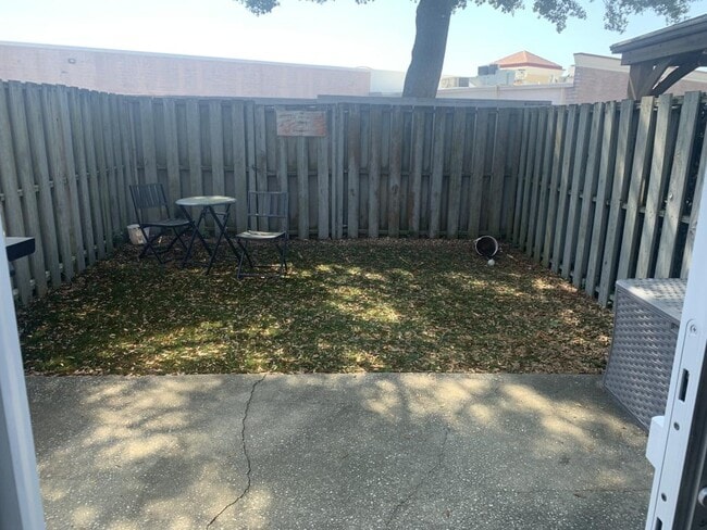 Building Photo - 100 Ye Olde Kings Hwy