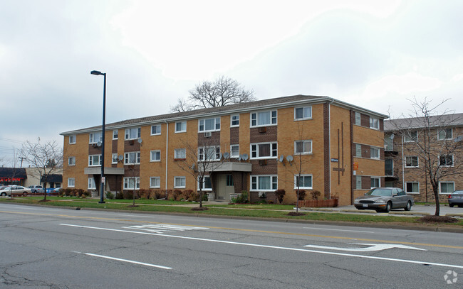 Building Photo - 7858 S Rutherford Ave
