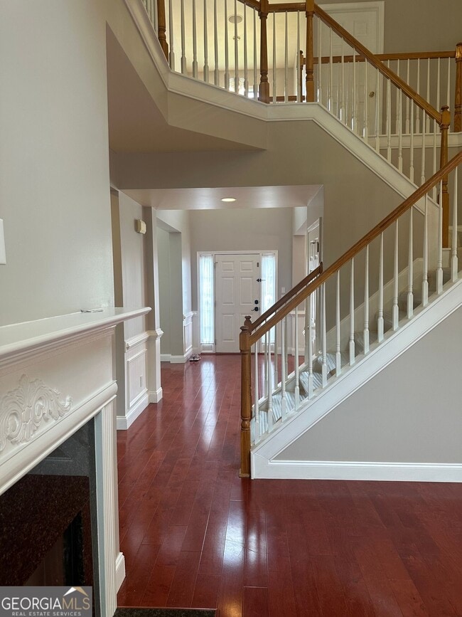 Building Photo - 711 Pine Grove Cir