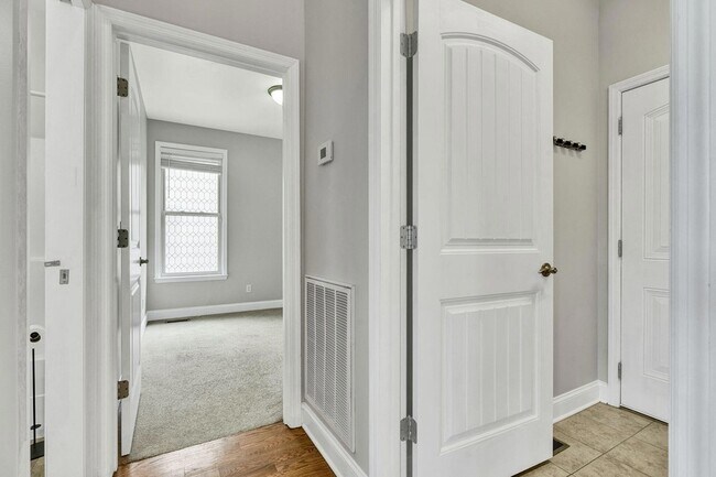 Building Photo - 955 Dodie Dr
