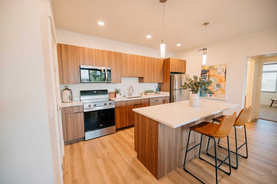 Building Photo - 43 W 400 S