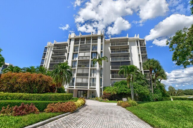 Building Photo - 1731 Bridgewood Dr