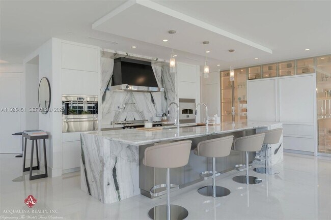 Building Photo - 17975 Collins Ave