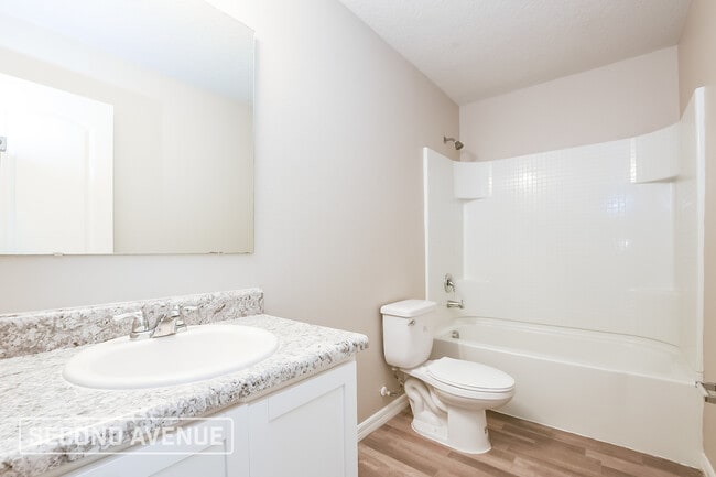 Building Photo - 208 Flounder Pl
