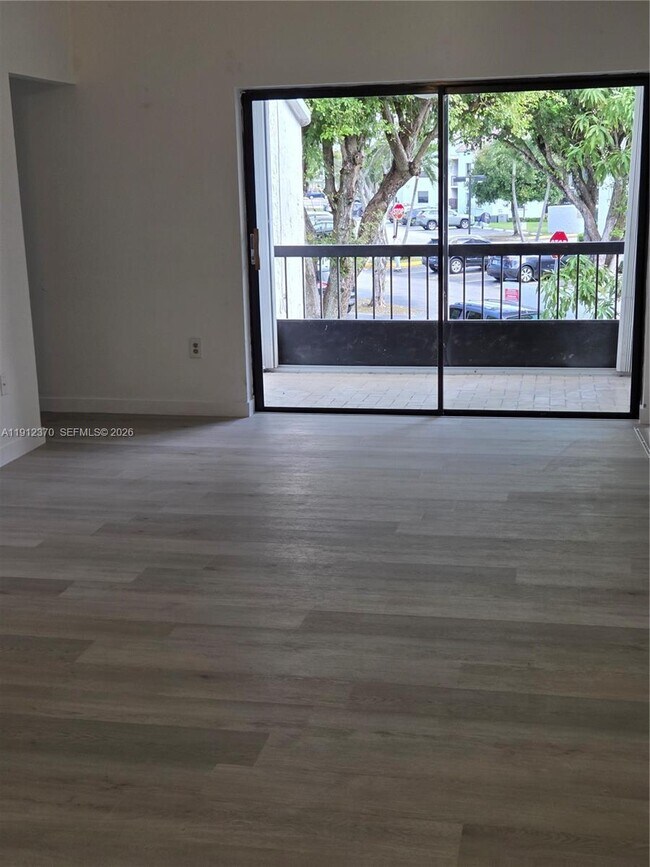 Building Photo - 9433 Fontainebleau Blvd