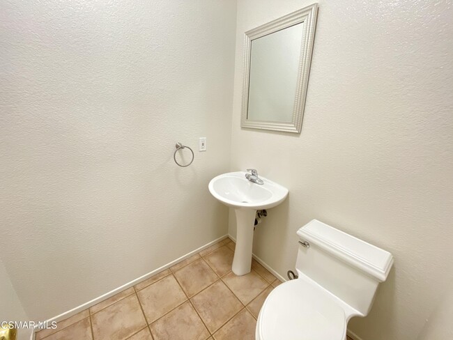 Building Photo - 559 Yarrow Dr