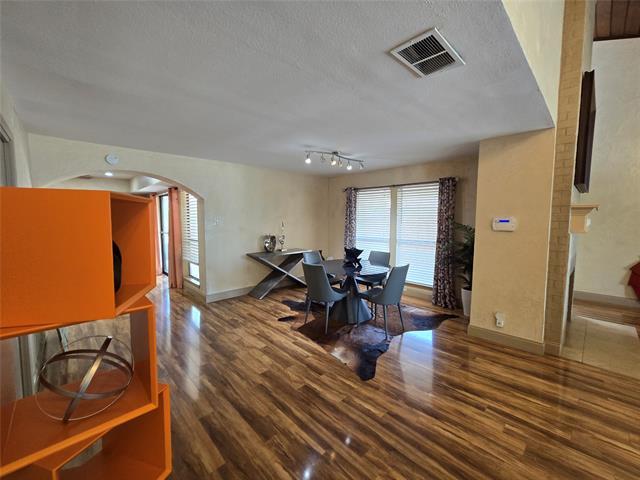 Building Photo - 213 Sovereign Ct