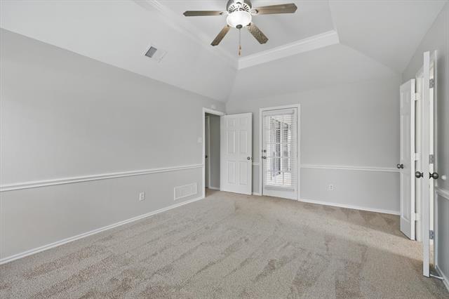 Building Photo - 501 Meadowood Ln