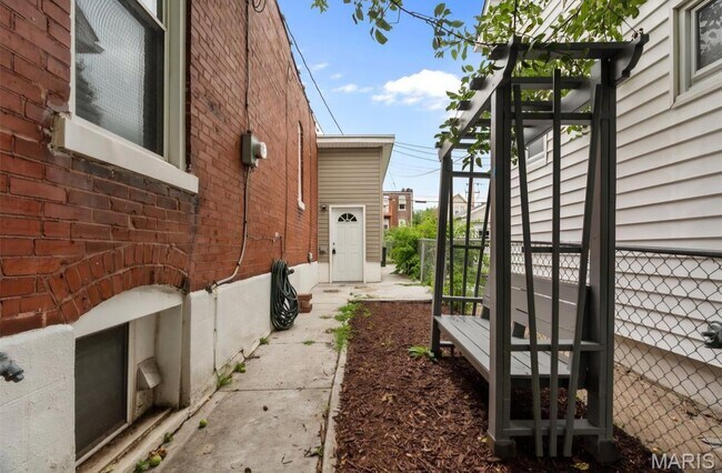 Building Photo - 5462 Christy Ave