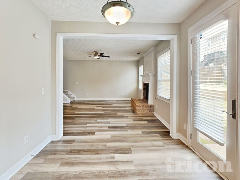 Building Photo - 415 Park Creek Trce