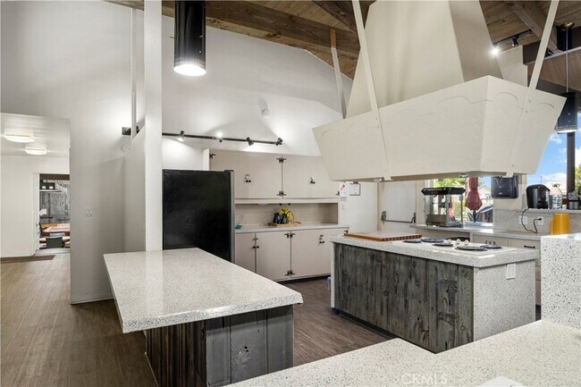 Building Photo - 16444 Bolsa Chica St