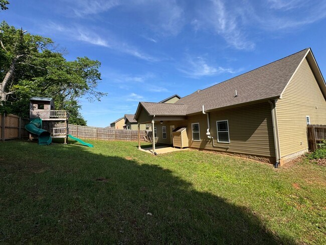 Building Photo - Beautiful Single Family Home