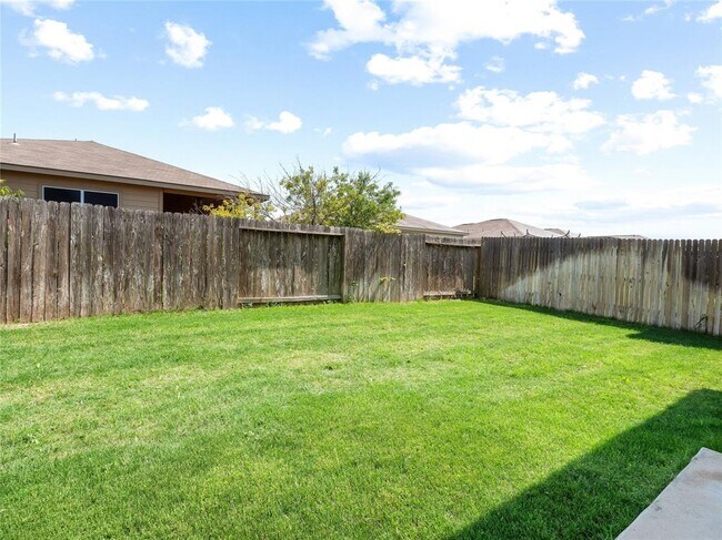 Building Photo - 109 Comet Dr