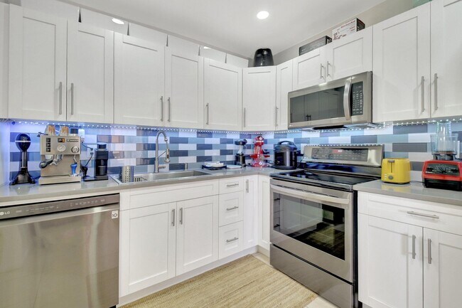 Building Photo - 5151 W Club Cir
