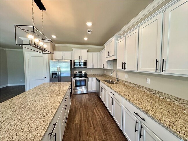 Building Photo - 811 NE Hts Ln