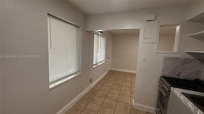 Building Photo - 732 Moffett St