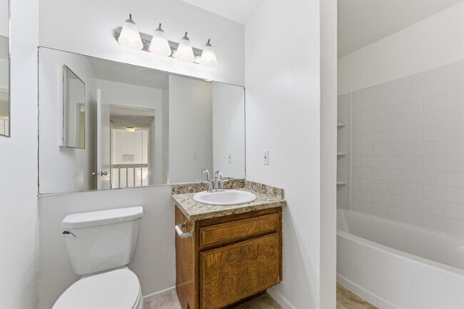 Building Photo - Spacious Westside Townhome Near Parks, Trails, and the Beach