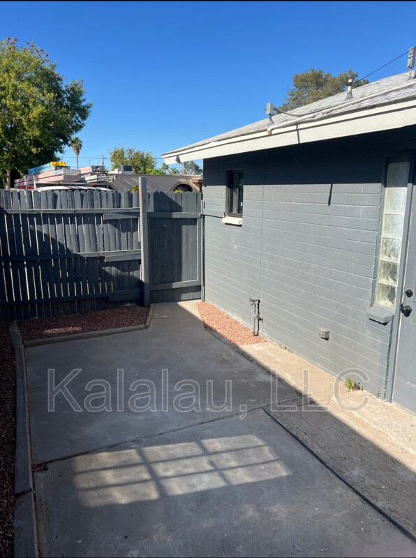 Building Photo - 6813 E Avalon Dr