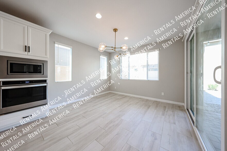 Building Photo - 1726 W Jeanine Dr