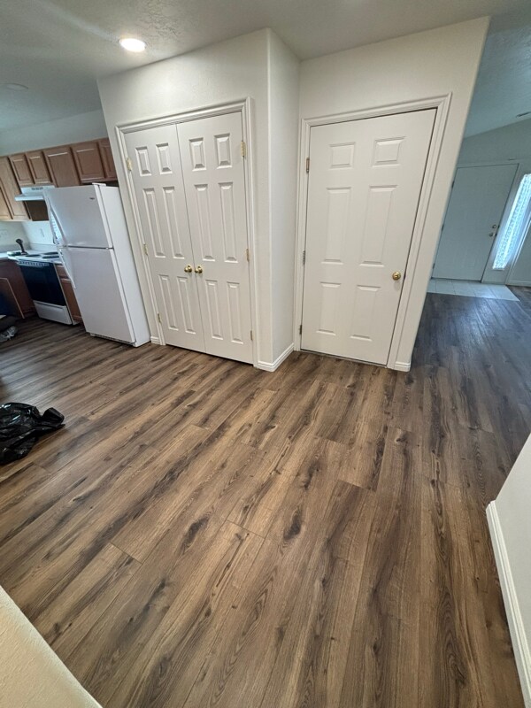 Building Photo - 19 E 400 S St