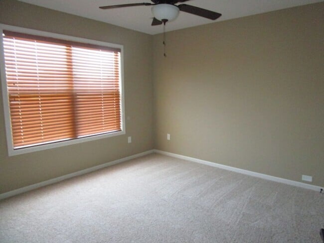 Building Photo - Awesome!  2bed 2bath