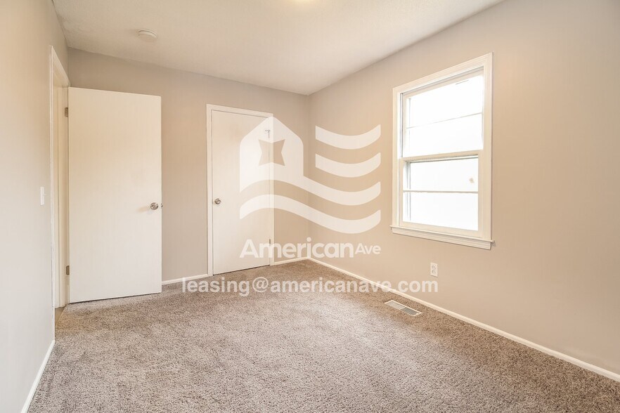 Building Photo - 213 Range View Rd