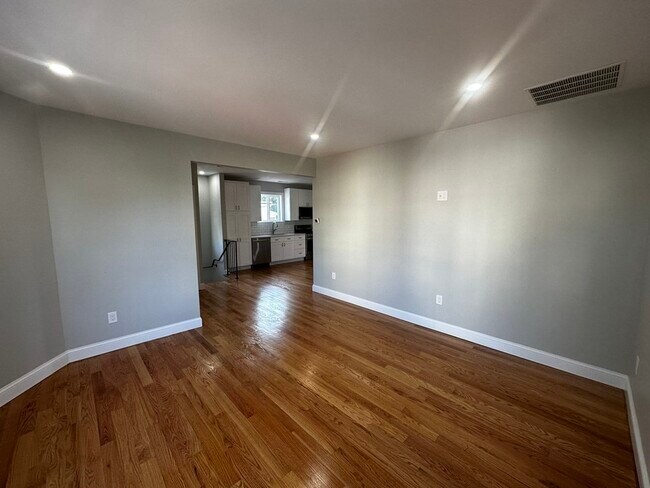 Building Photo - 22 Malden St