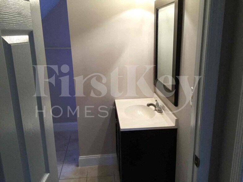 Building Photo - 5227 Adams Rd