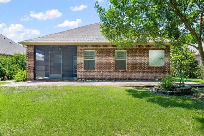 Building Photo - 282 Whispering Lake Dr