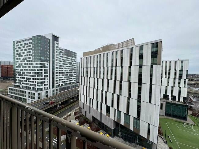 Building Photo - 10 Museum Way