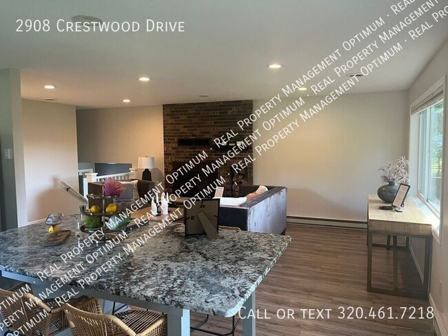 Building Photo - 2908 Crestwood Dr NE