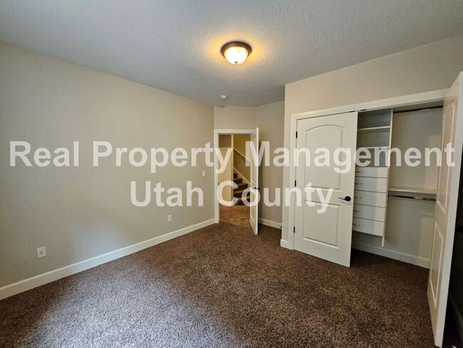 Building Photo - 950 N 940 W