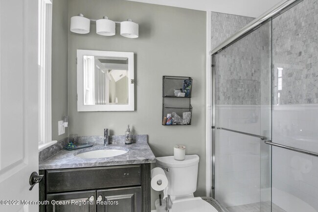 Building Photo - 812 Claridge Dr