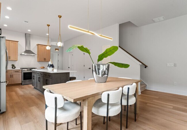 Building Photo - 2415 Pruitt St