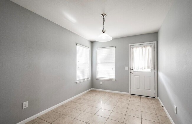 Building Photo - 4606 Pin Oak Creek Ln