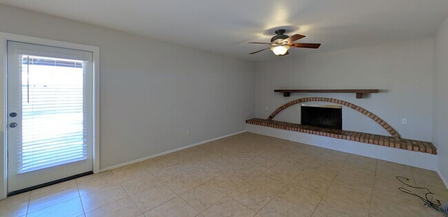 Building Photo - 2431 W Plata Ave