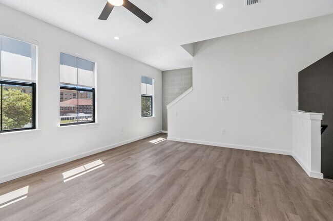 Building Photo - New Construction Townhome For Lease downtown Tampa, Ybor City, Gas Worx