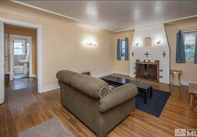 Building Photo - 308 College Ct