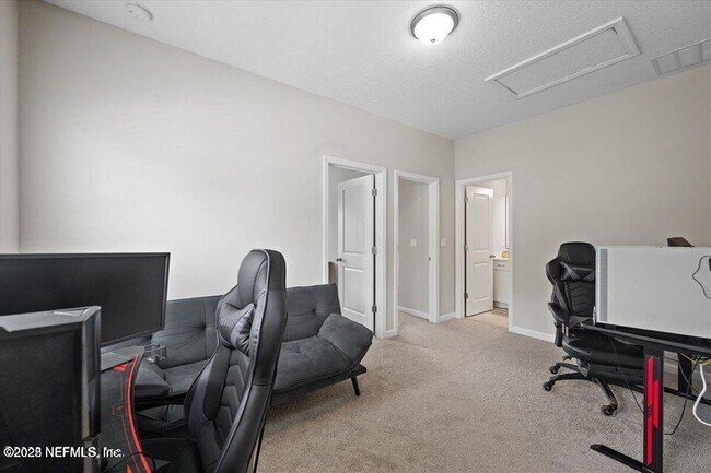 Building Photo - 12930 Ludo Rd