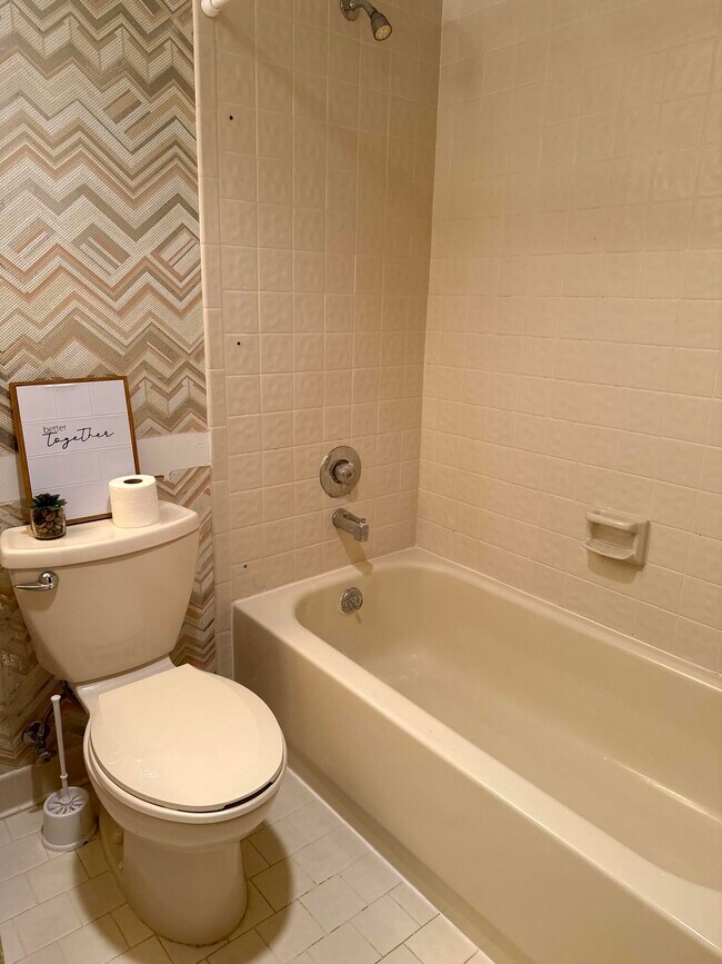 Building Photo - 2100 Springdale Blvd