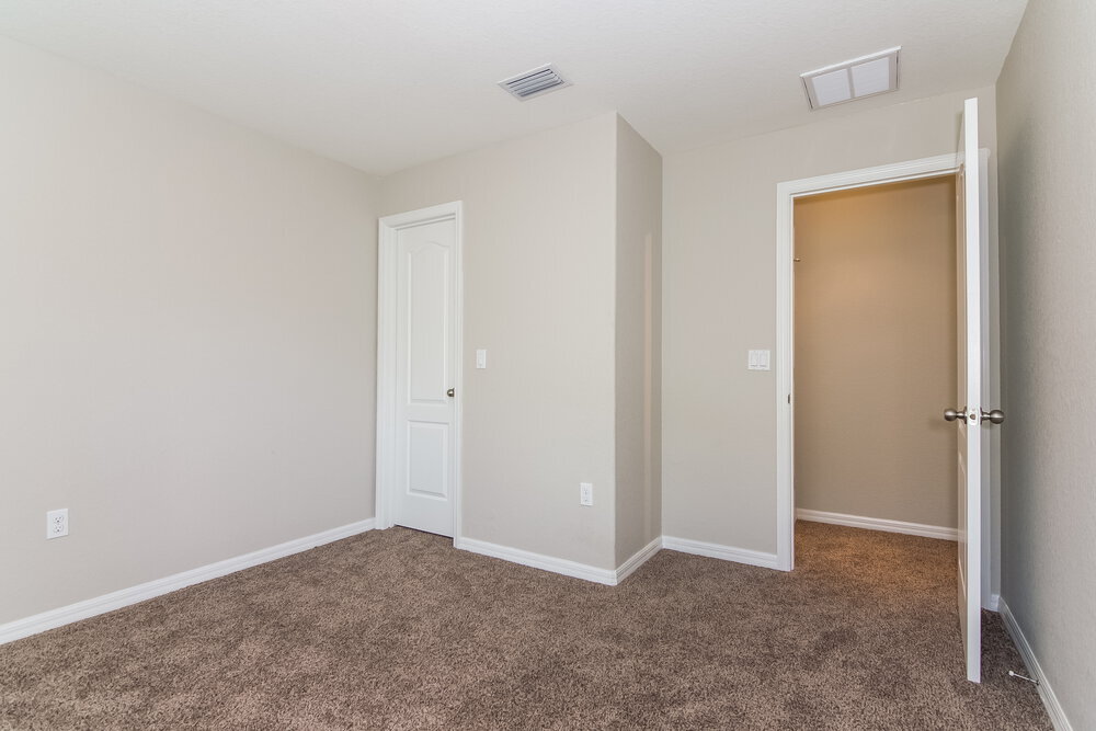 Building Photo - 6854 Glenbrook Dr