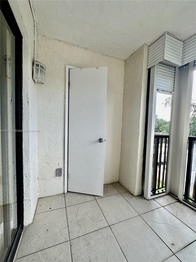 Building Photo - 240 Captains Walk