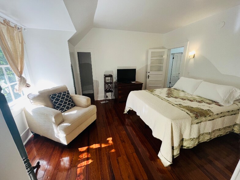 Building Photo - 1124 NW 4th St