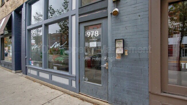 Building Photo - 978 N High St