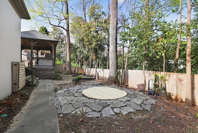 Building Photo - 16205 Riverpointe Dr