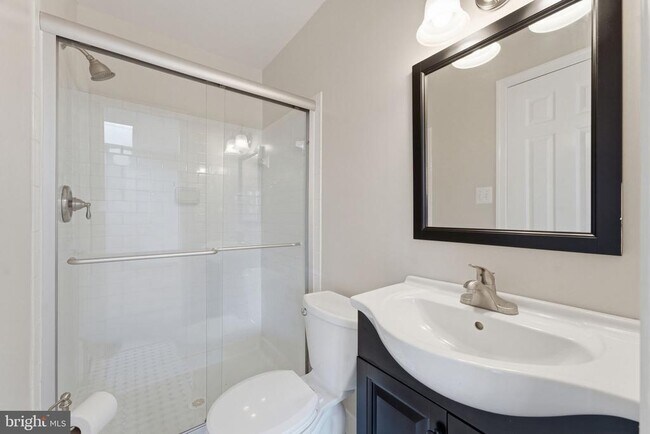 Building Photo - 3376 N Buchanan St