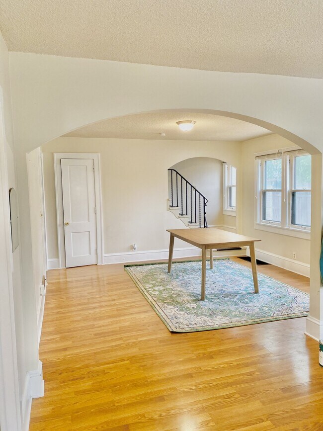 Building Photo - Adorable 4 Bed | 2 Bath in Longfellow