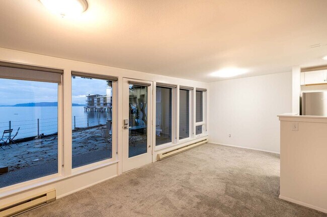 Building Photo - 2 Bedrooms on the Beach, Incredible view! ...