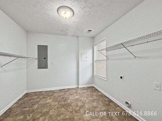 Building Photo - 560 Lee Byrd Rd